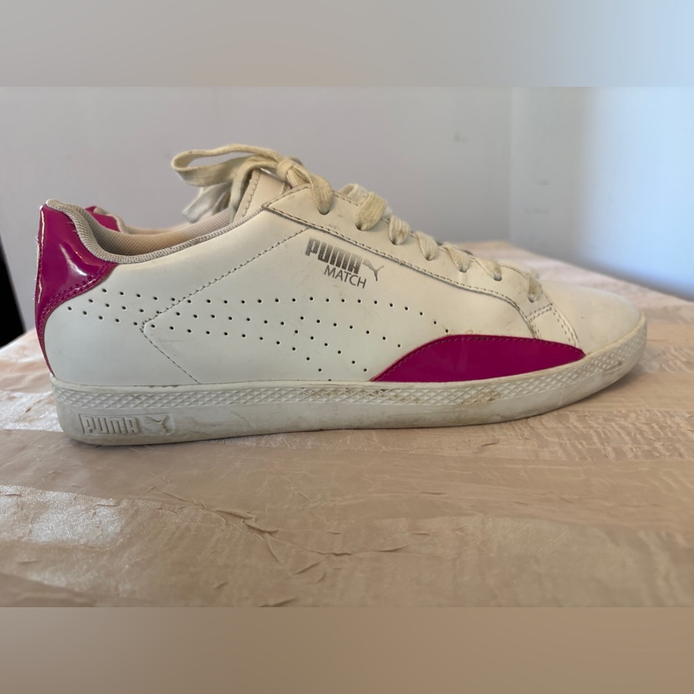 PUMA Women's White and Pink Sneakers